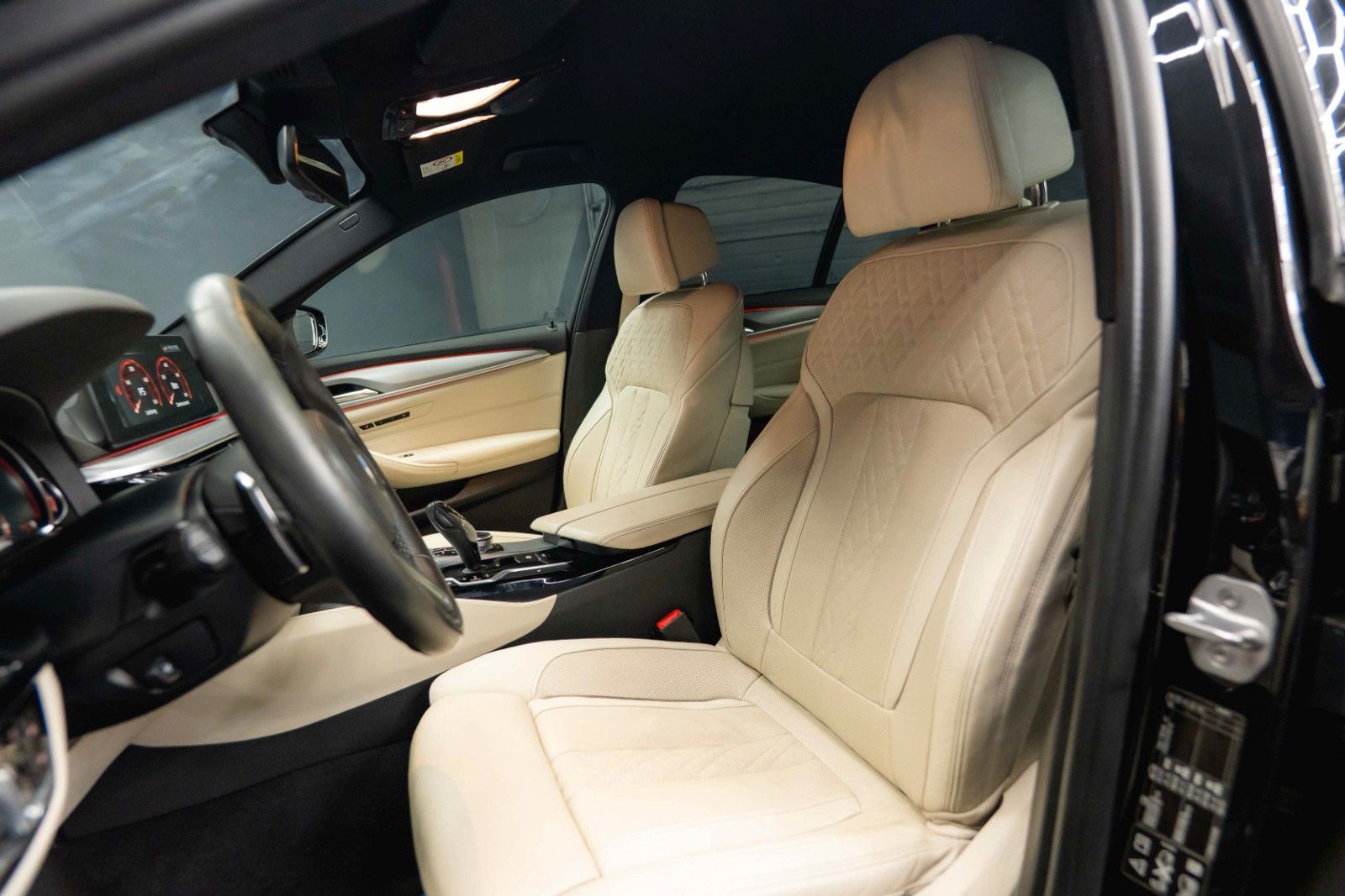 Fahrzeugabbildung BMW M550i xDrive Shadow Line | ACC | Massage | LED