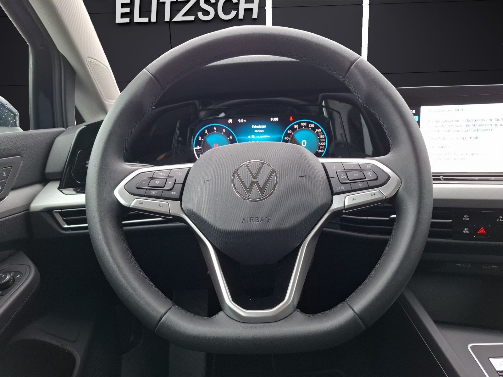 Fahrzeugabbildung Volkswagen Golf VIII Variant eTSI Life DSG LEDplus Navi AID