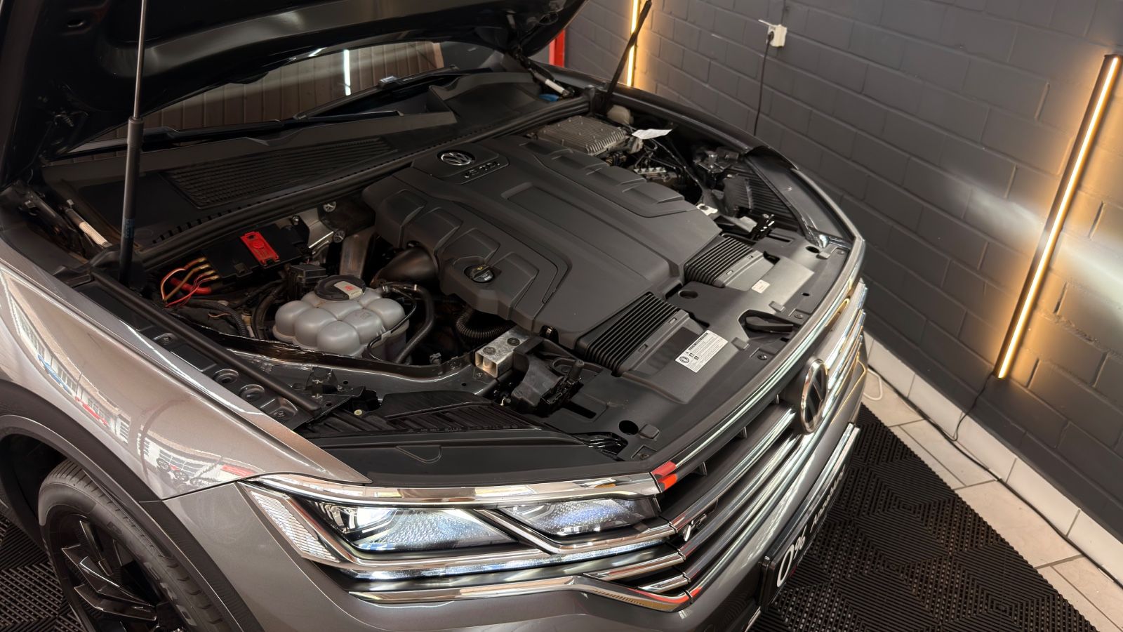 VW Touareg Touareg V8 R-Line 4Motion|StHz|AHK|LUFT|PANO Vorschau 38