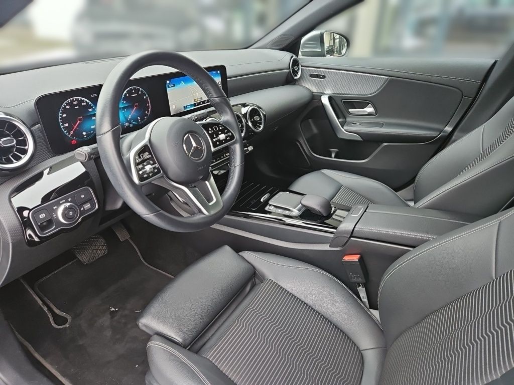 Fahrzeugabbildung Mercedes-Benz CLA 180 Coupé Progressive MBUX-HighEnd LED DAB