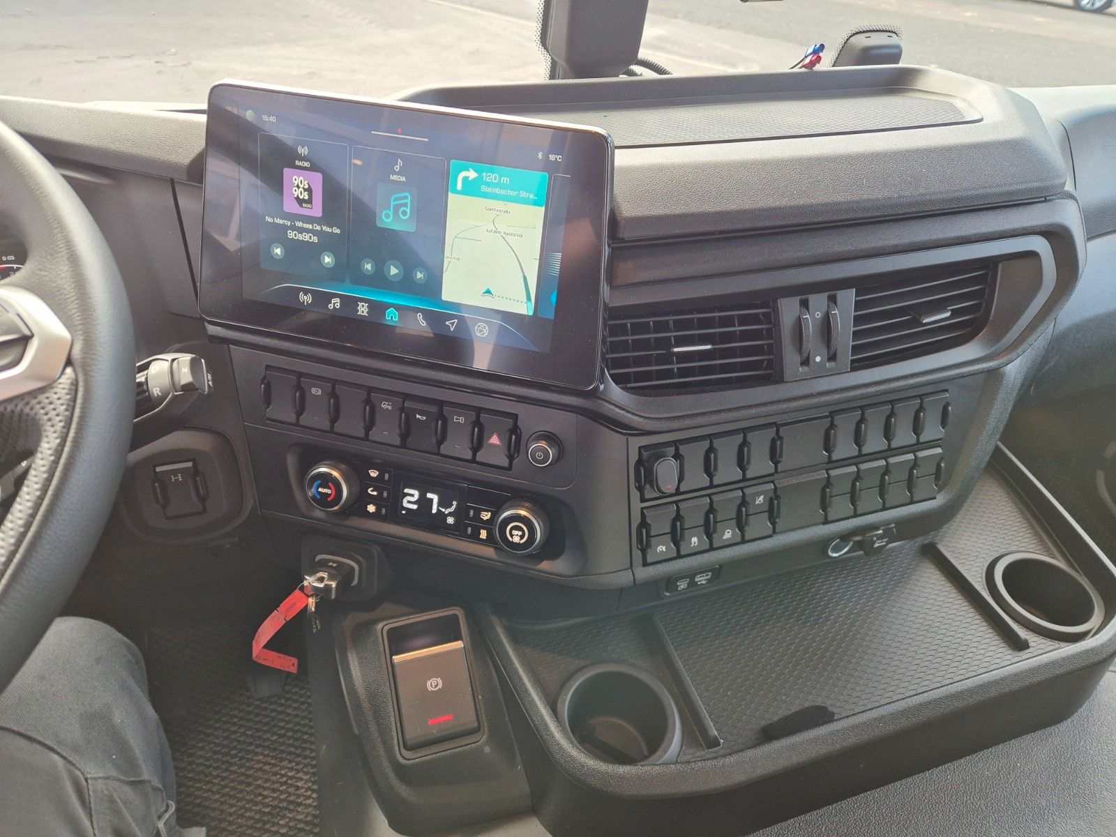 Fahrzeugabbildung Iveco AD190S40/FP Lamberet Mitsubishi LBW Tür AHK