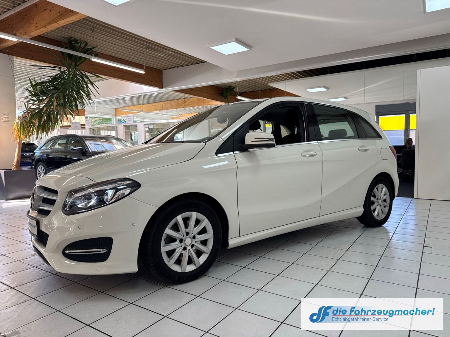 Fahrzeugabbildung Mercedes-Benz B 180 AHK-klappbar Navi LED SHZ Parklenkass. Rüc
