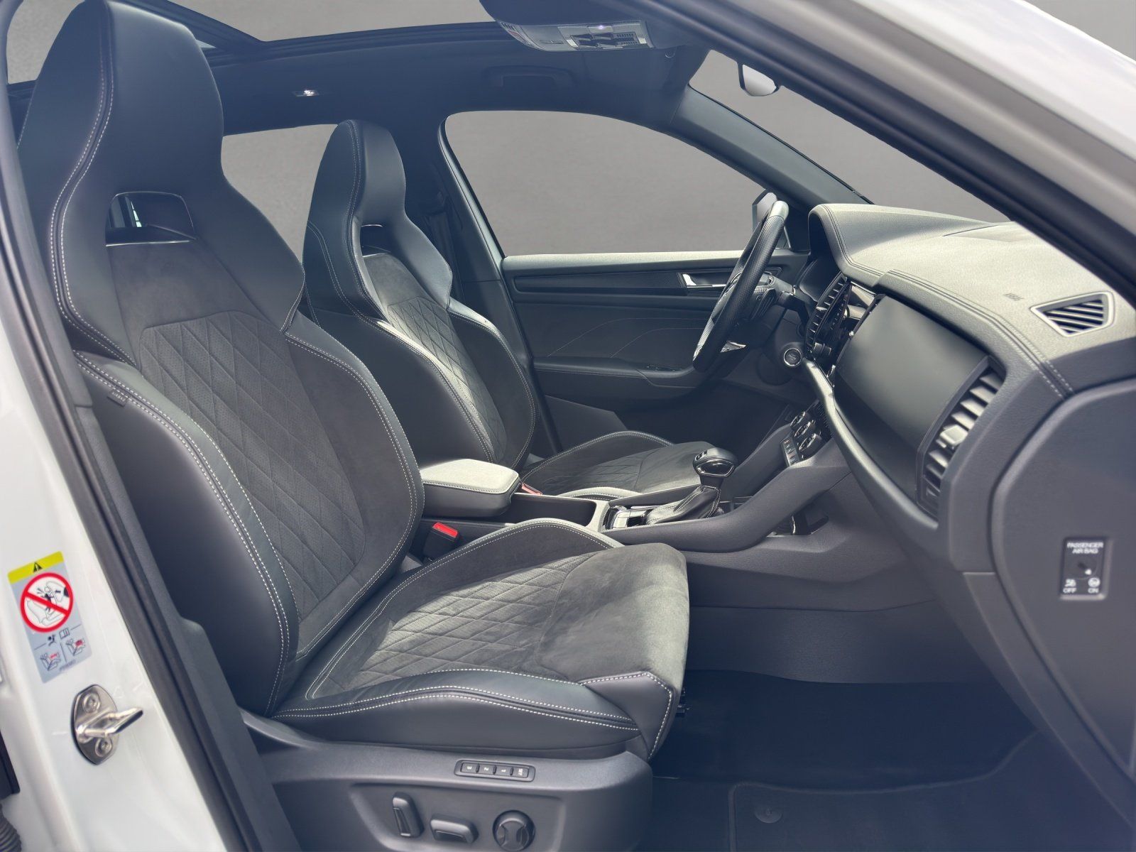 Fahrzeugabbildung SKODA Kodiaq 2.0 TDI Sportline 4x4/PANO/AHK/KAMERA/ACC