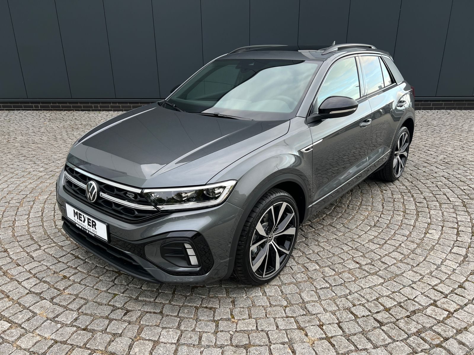 Fahrzeugabbildung Volkswagen T-Roc R-Line 2.0 TSI DSG 4MOTION *AHK, IQ.Light,