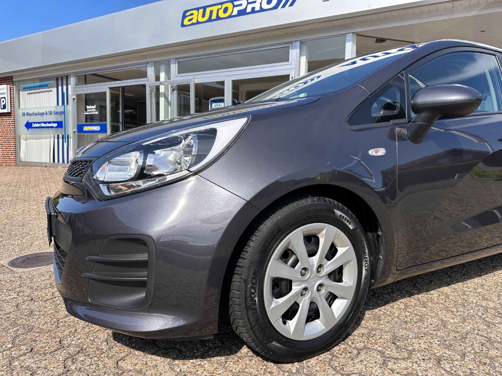 Fahrzeugabbildung Kia Rio 1.2 Sensation Klima/Allwetter/Bluetooth
