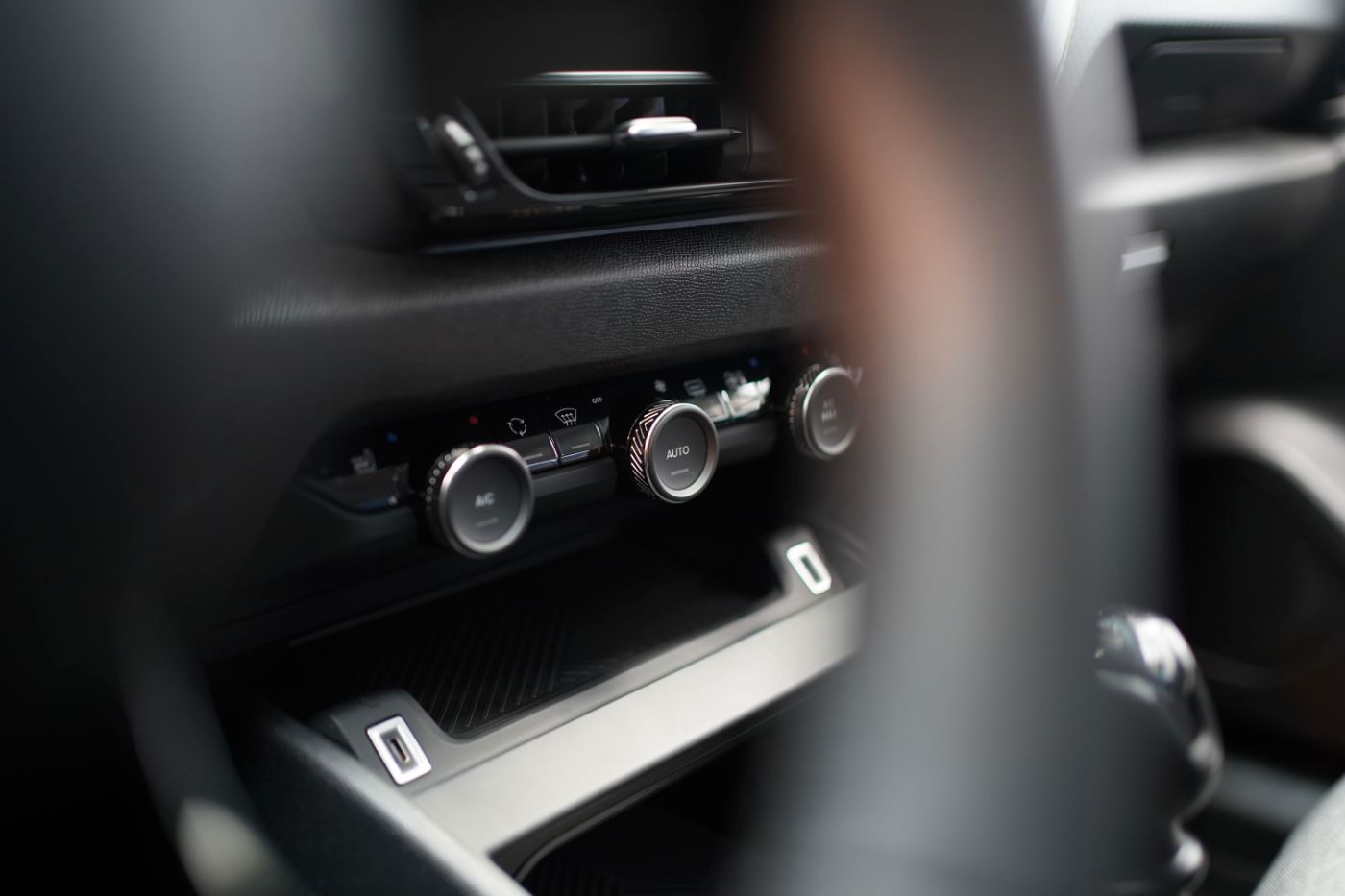 Fahrzeugabbildung Citroën C4 PureTech 130 Max Sitzheizung Navi DAB Klima