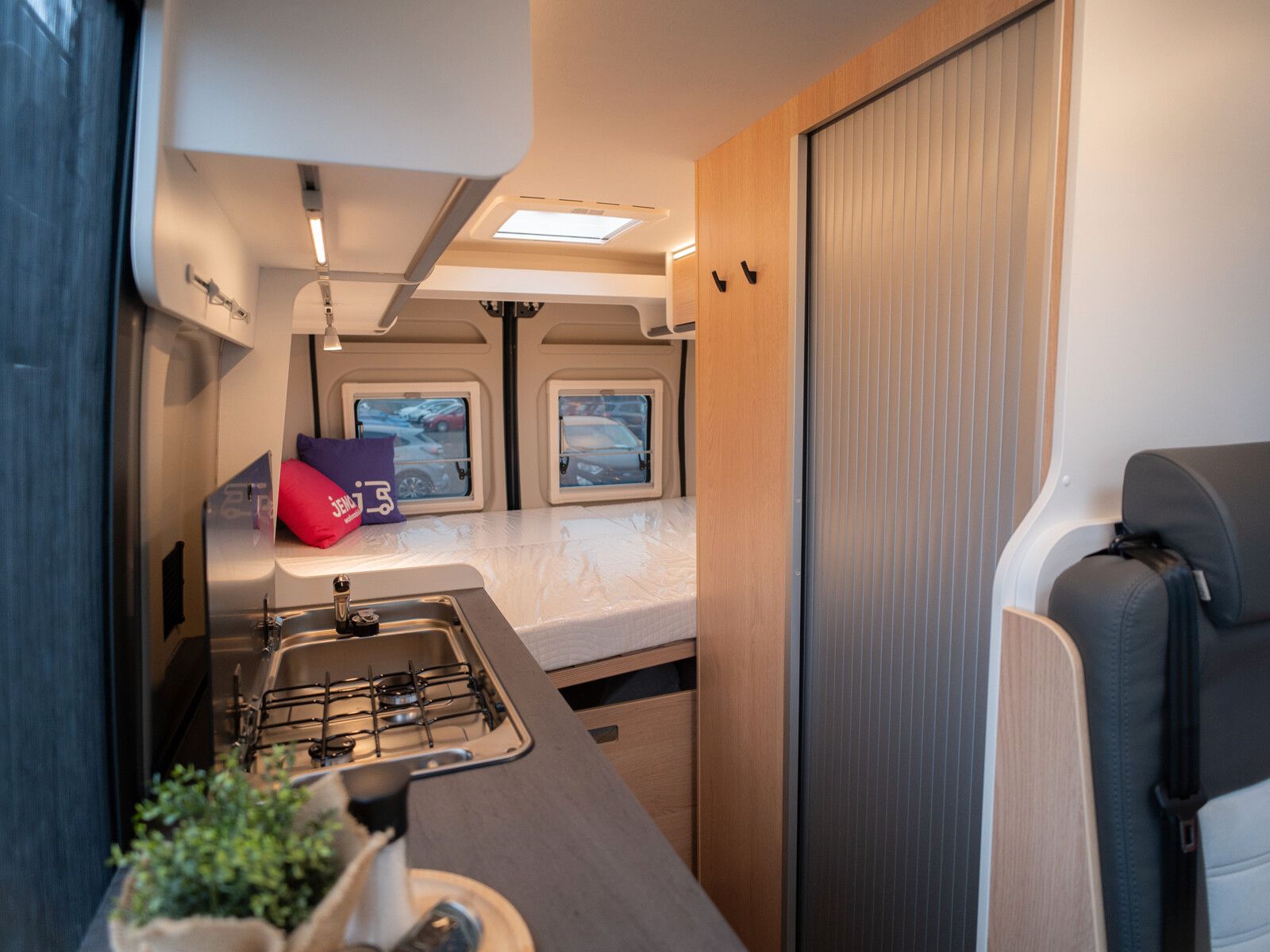 Fahrzeugabbildung Sunlight Cliff X 600
