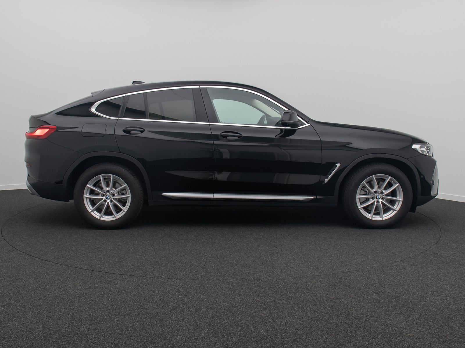 Fahrzeugabbildung BMW X4 xD20i 360&deg; DAB CockpitPlus WLAN LED M Sport