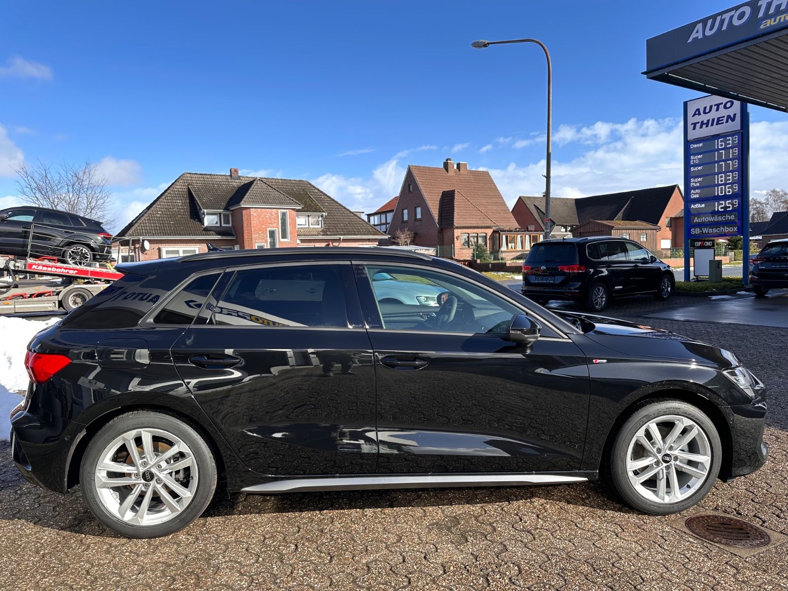 Fahrzeugabbildung Audi A3 Sportback 35 TFSI S line S Tron. Navi/ACC/LED