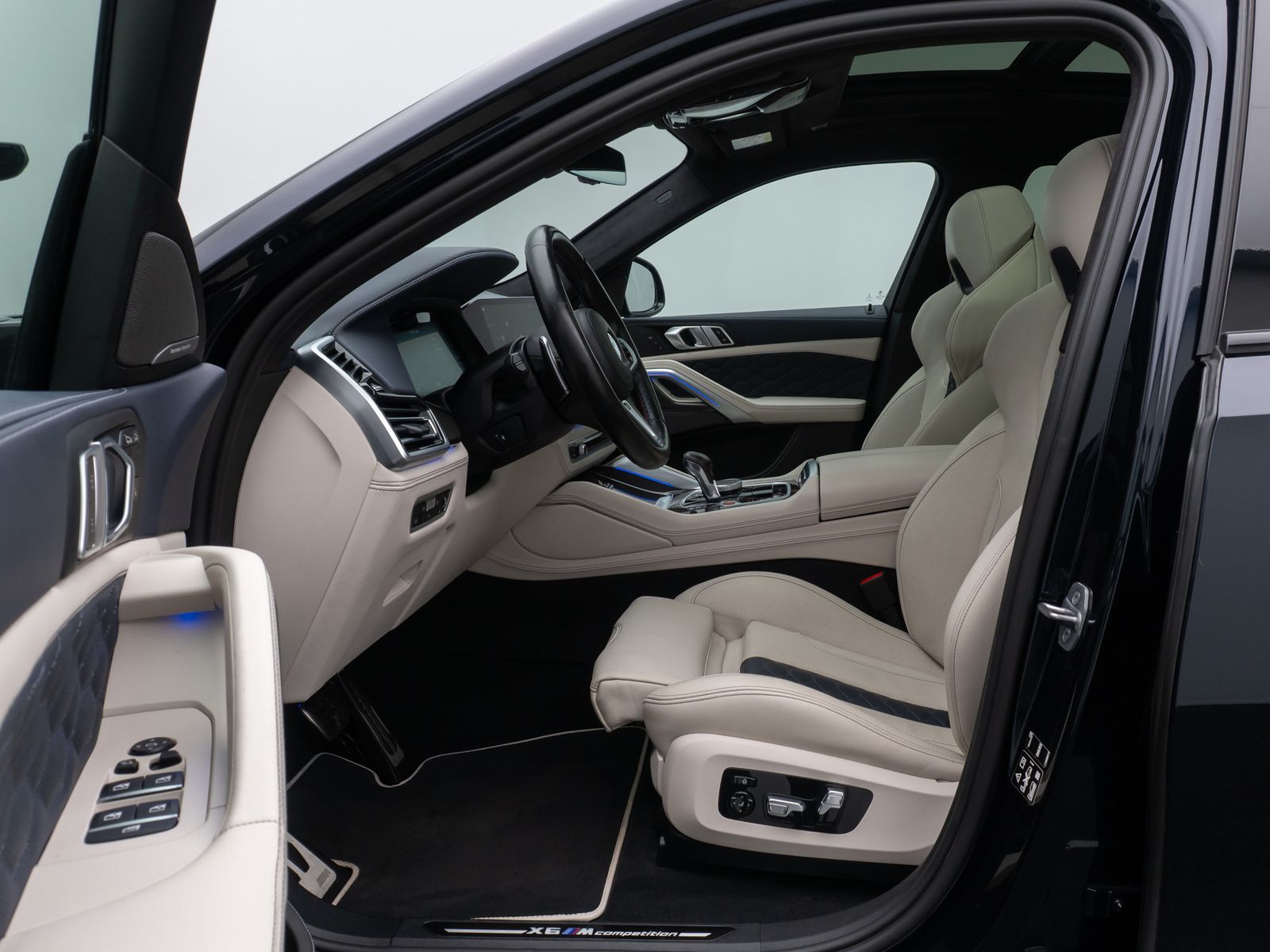 Fahrzeugabbildung BMW X6 M Competition M Driver´s DisplKey Sky Lounge