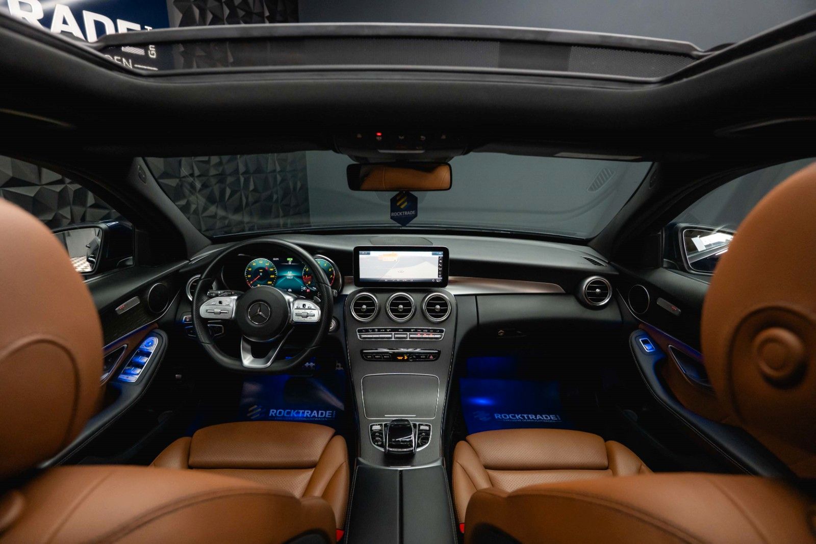 Fahrzeugabbildung Mercedes-Benz C 300 AMG | ACC | Pano | Mulitbeam | Widescreen