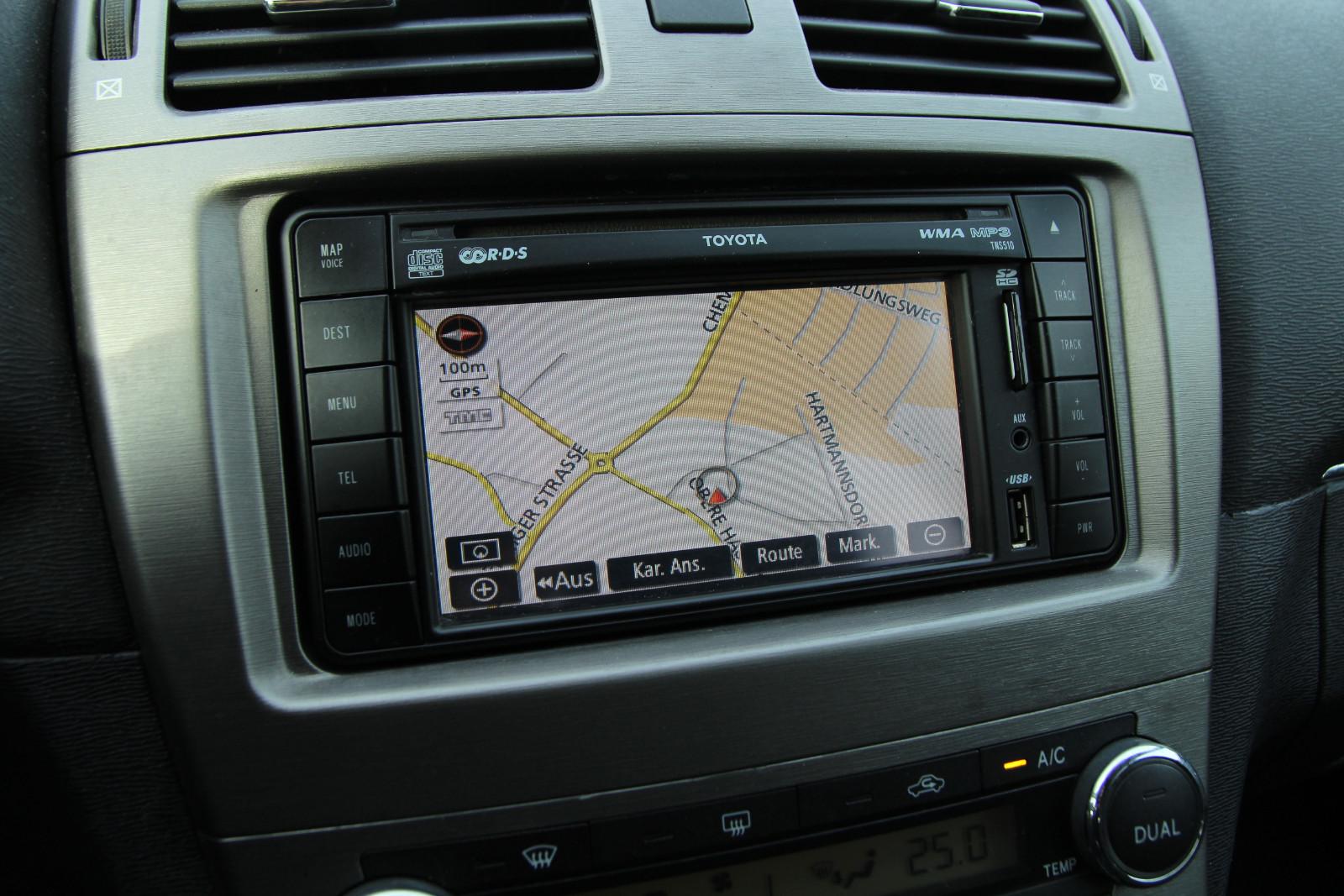Toyota Avensis 2010 — photo 11