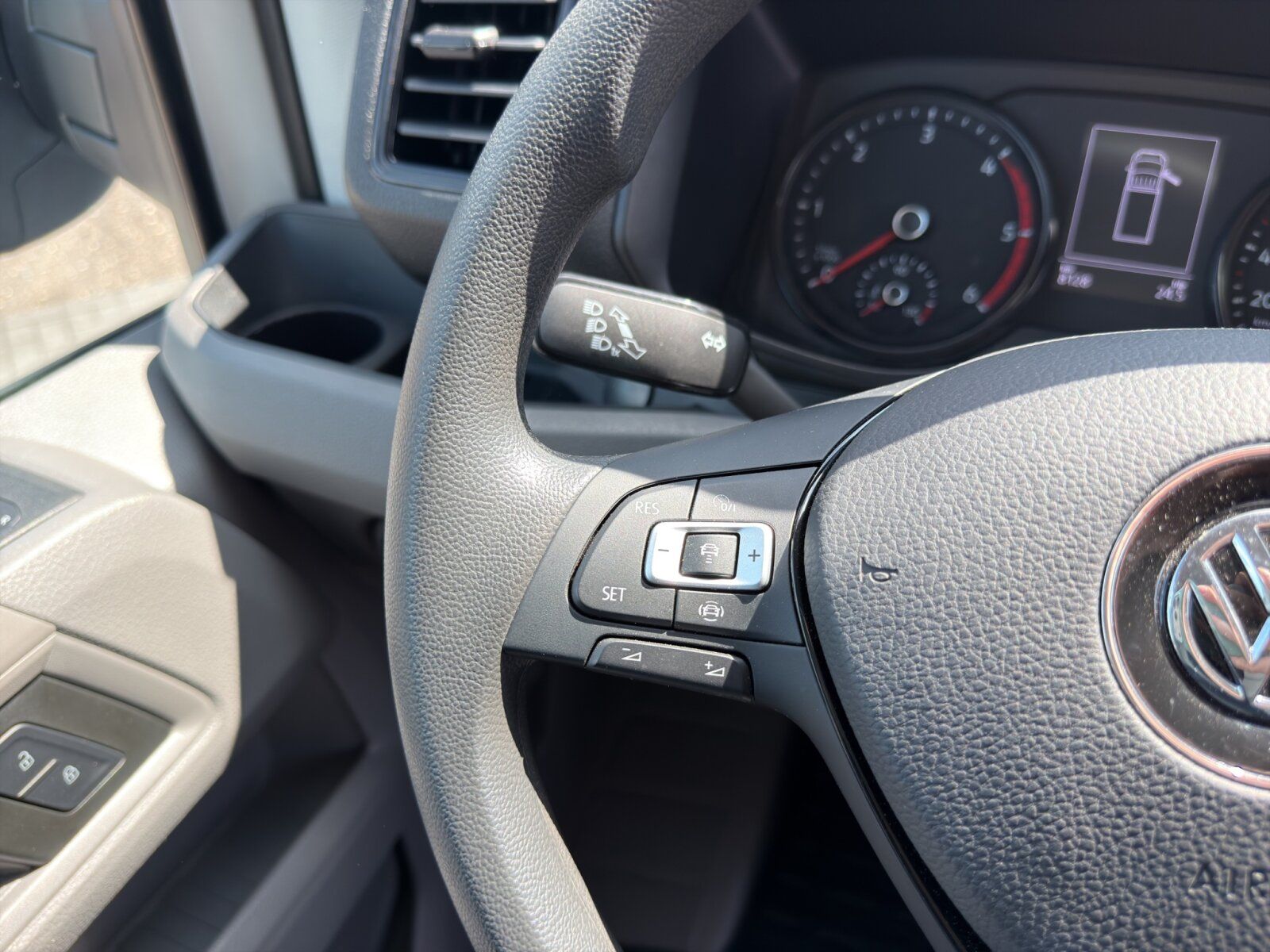 Fahrzeugabbildung Volkswagen Crafter 35 Koffer 2.0 TDI Ladebordwand