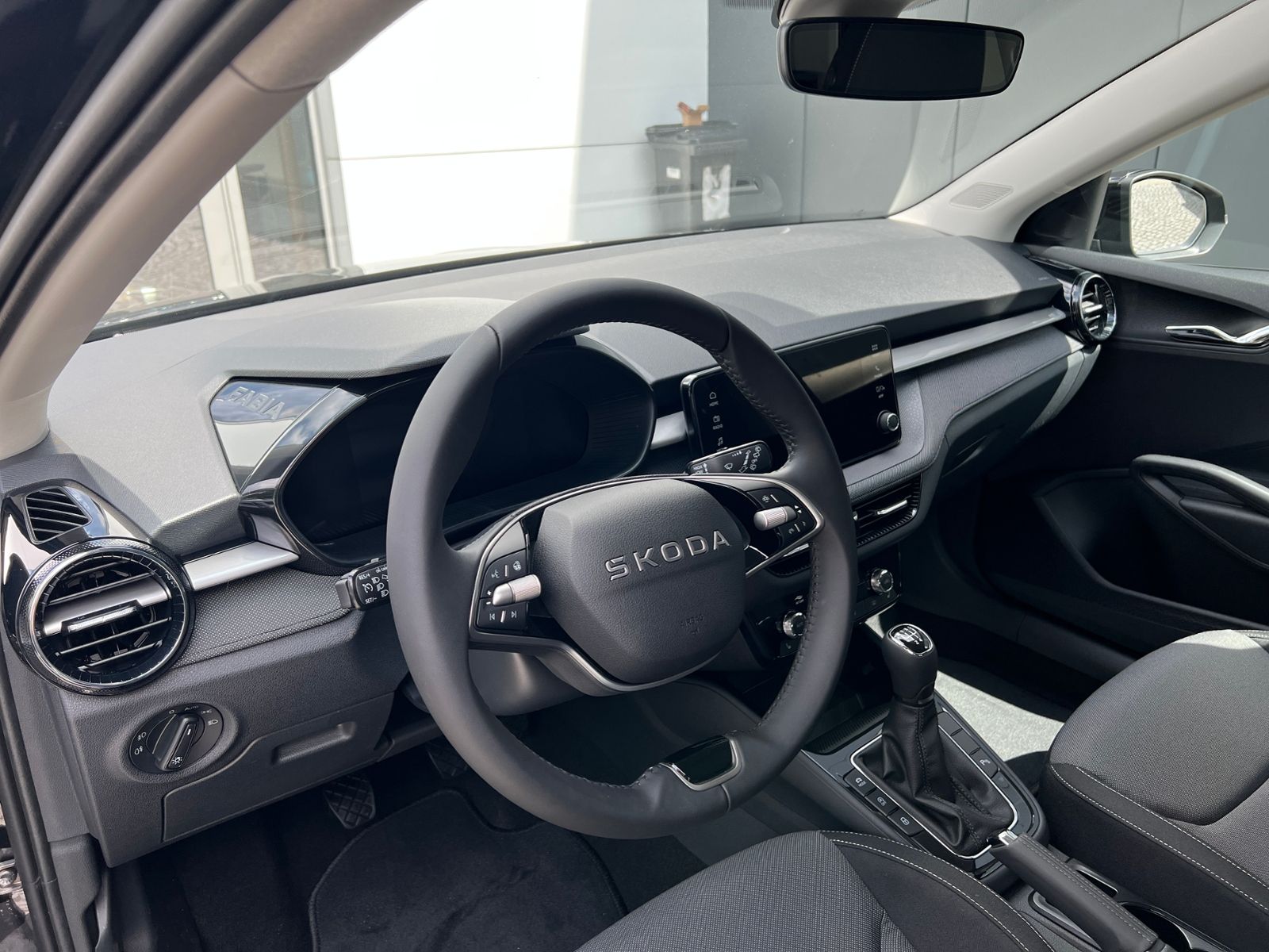 Fahrzeugabbildung SKODA Fabia Tour 1.0 TSI *Winter-Paket,KESSY,Einparkhi
