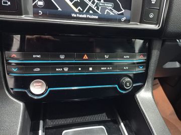Jaguar F-Pace - 11