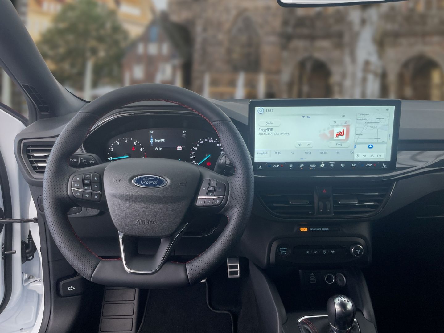 Fahrzeugabbildung Ford Focus Turnier ST-Line Navi LED ACC Winter-Paket,