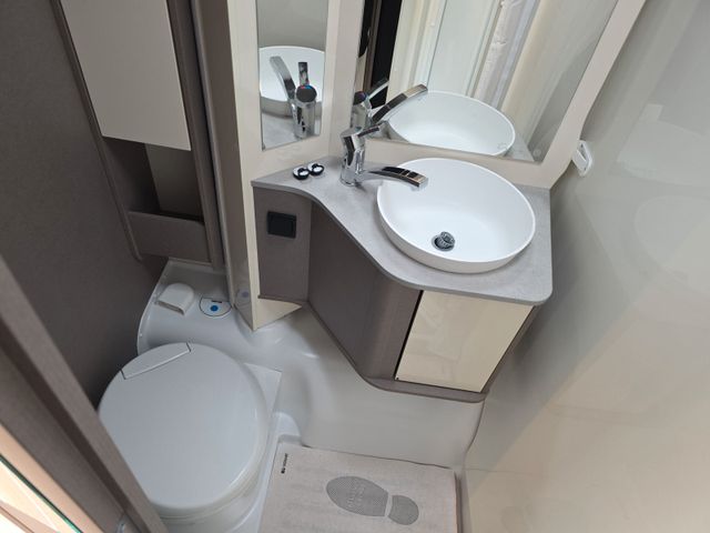 Etrusco V6.8 SCF AT Complete Selection Bi-Xenon