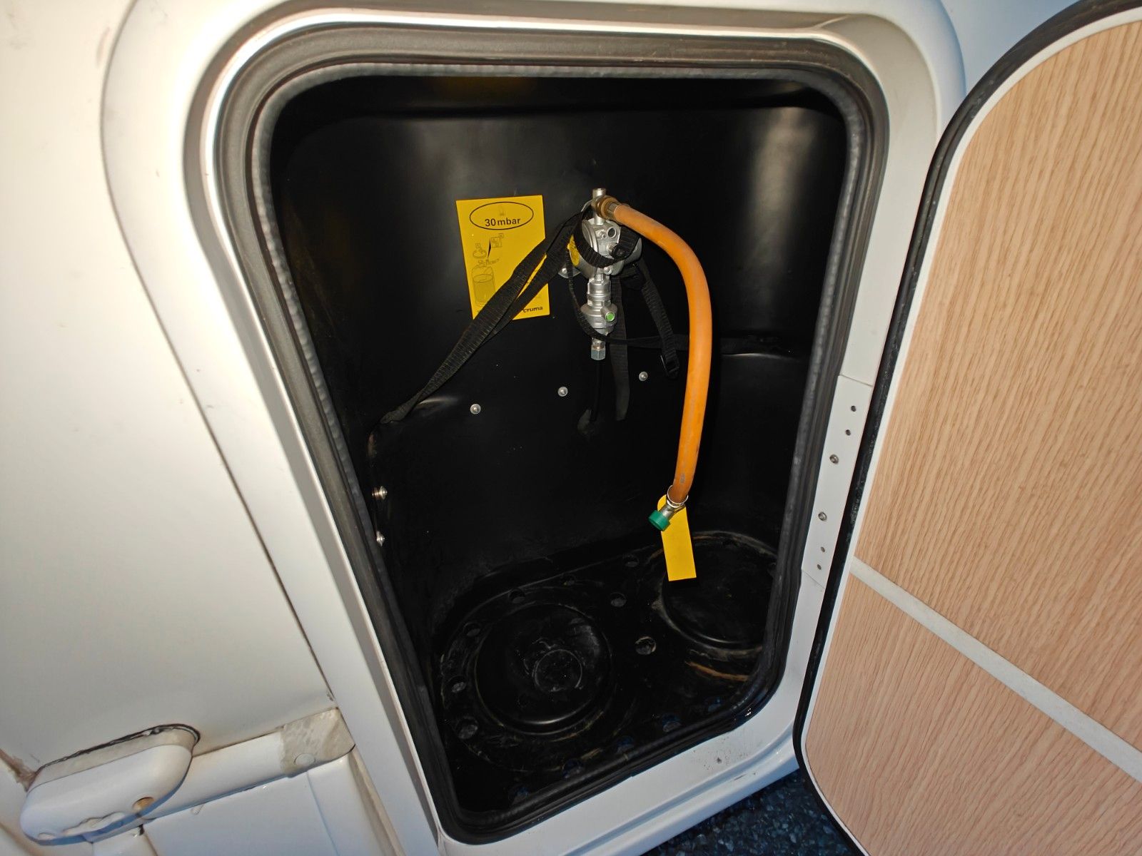 Fahrzeugabbildung XGO Dynamic 95 P - Autom. SAT, TV, Einzelbetten -