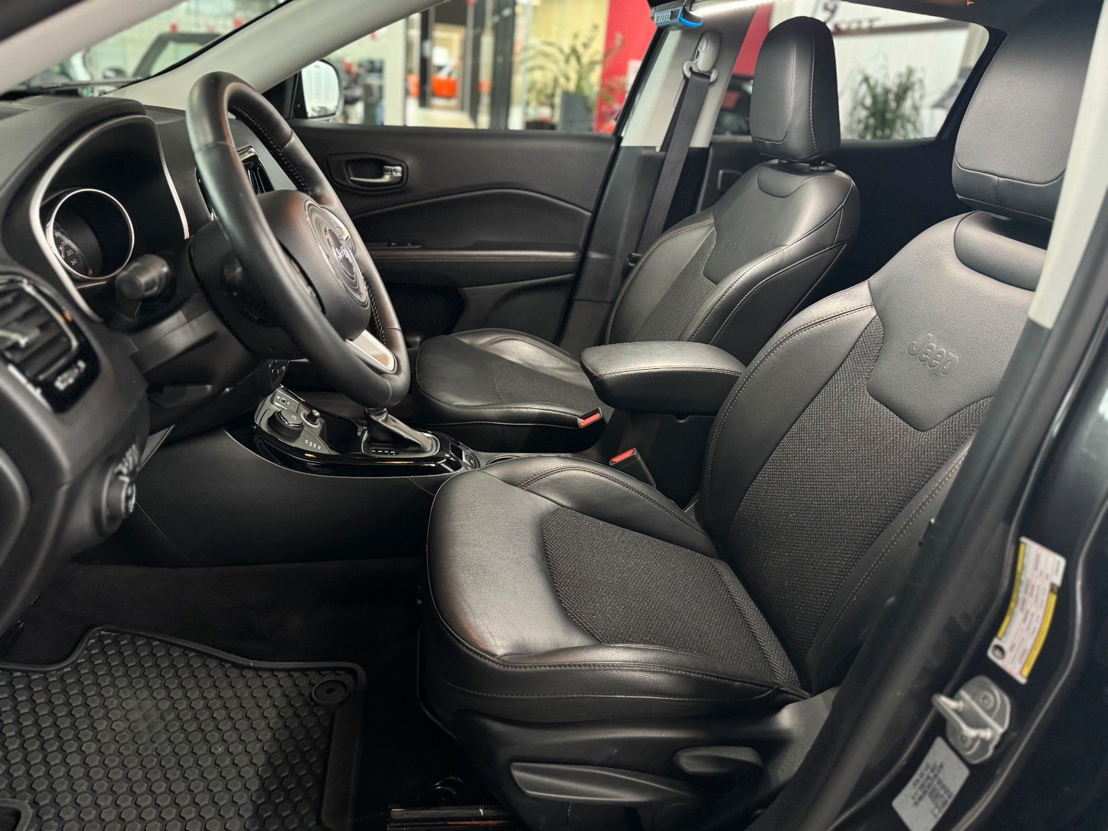 Fahrzeugabbildung Jeep Compass 1.4T Limited 4WD "Premium- + Sicht-Paket