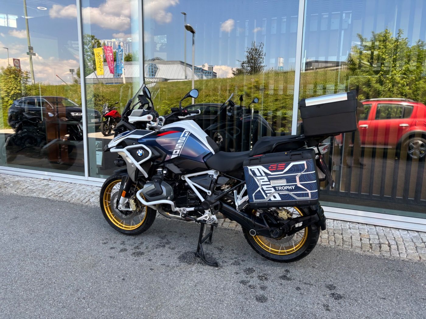 Fahrzeugabbildung BMW R 1250 GS Trophy 5 Pakete Öl Inclusive