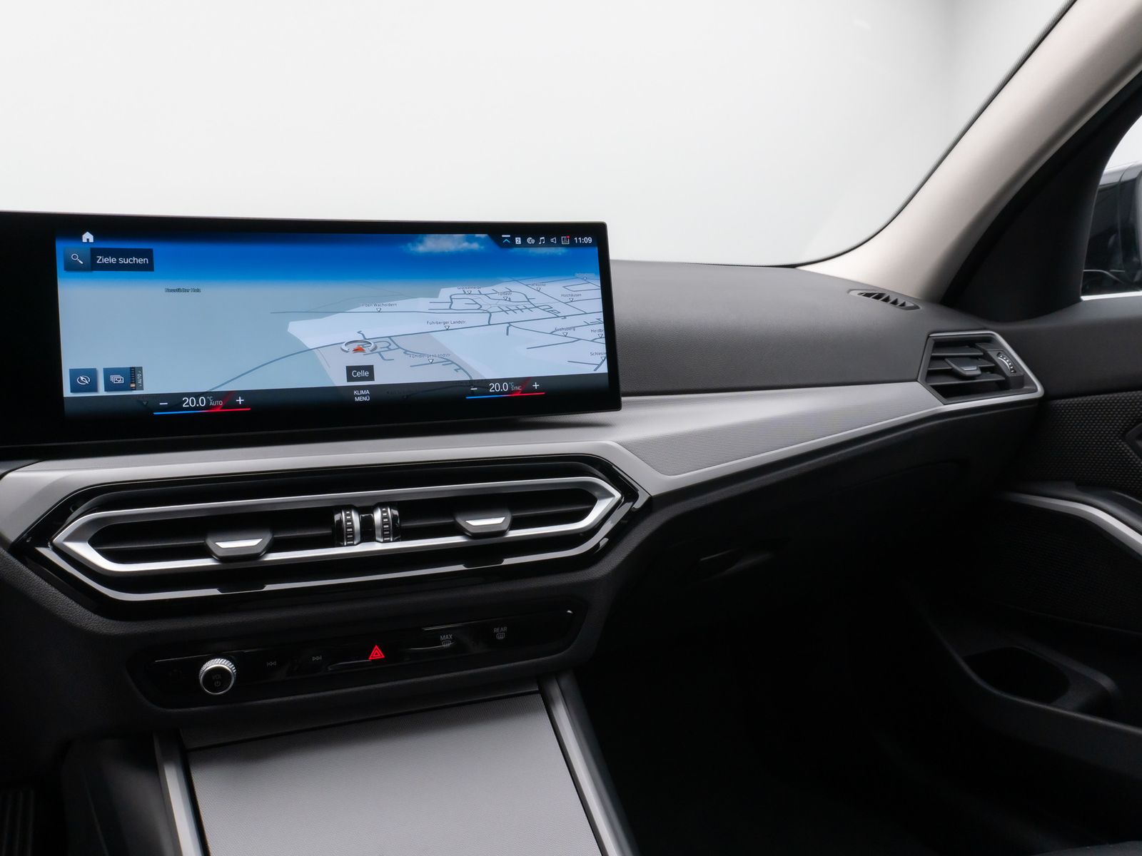 Fahrzeugabbildung BMW 318i DAB PDC Widscreen Geschwindigkeitsreg LED