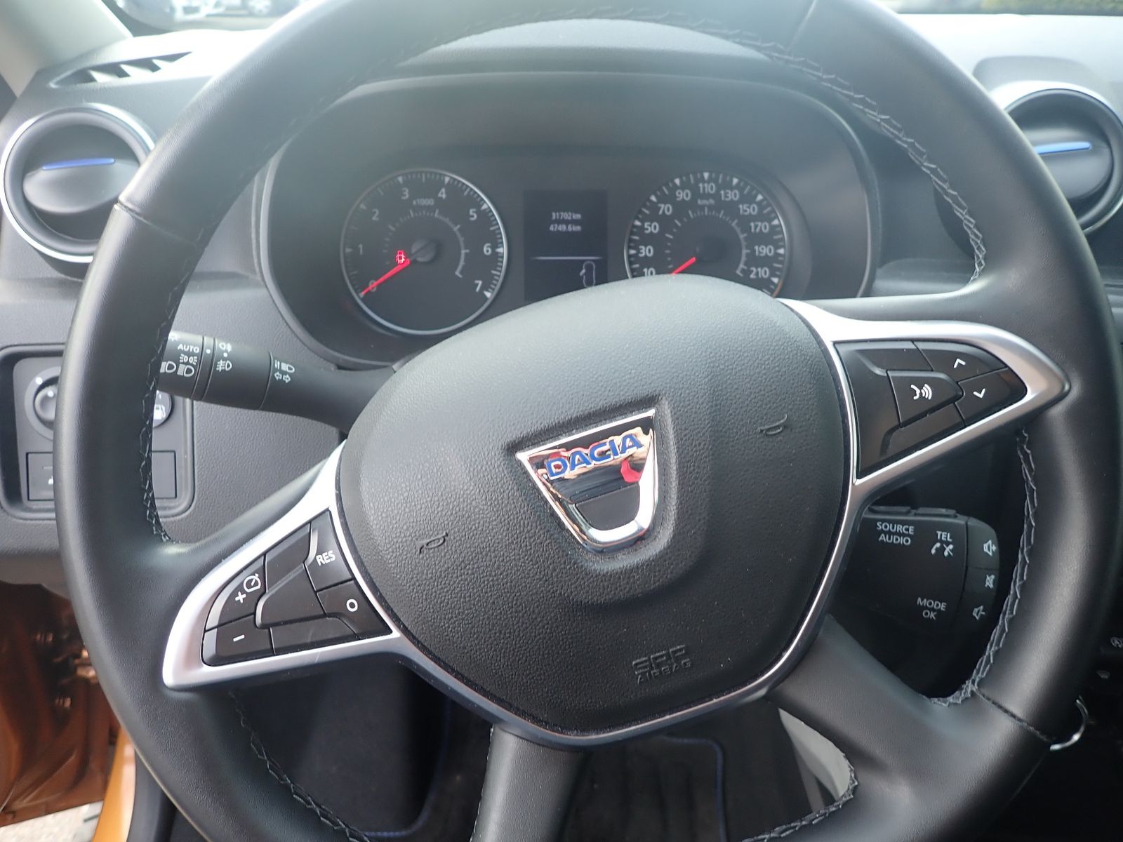 Fahrzeugabbildung Dacia Duster II Celebration TCe 100 ECO-G