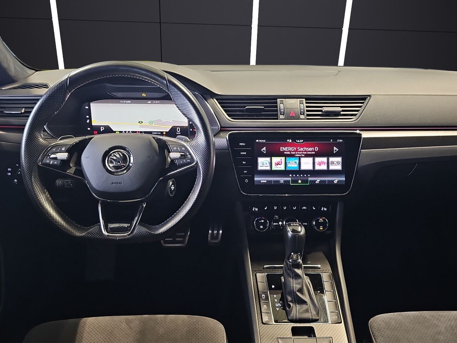 Fahrzeugabbildung SKODA Superb Combi Sportline 2.0 TSI DSG AHZV DCC ACC