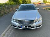 Mercedes-Benz E 220 CDI BlueEFFICIENCY - - Mercedes-Benz E 220 aus 2009: Cdi