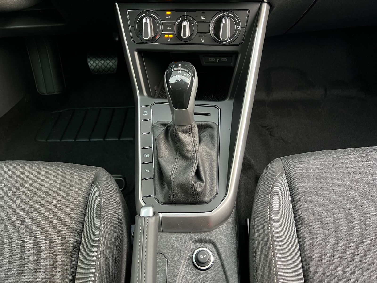 Fahrzeugabbildung Volkswagen Polo Life 1.0 TSI DSG *LED, Klima, App-Connect,