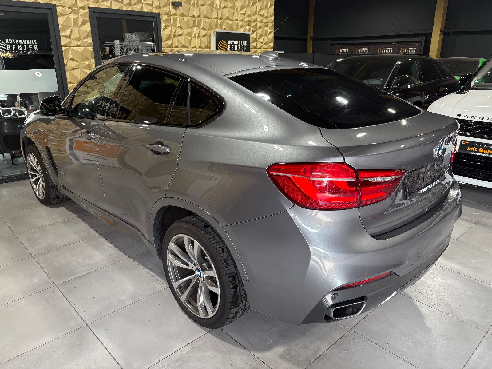 Fahrzeugabbildung BMW X6 xDrive 30 d/360°/PANO/HEAD-UP/NAVI/MEMORY/SHZ