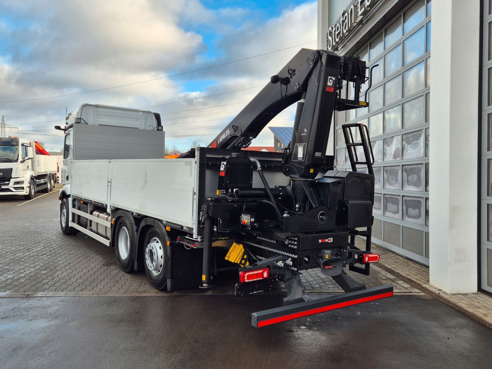 Fahrzeugabbildung Mercedes-Benz Actros 2545 L 6x2 Hiab L-HIPRO 235 DLS-3