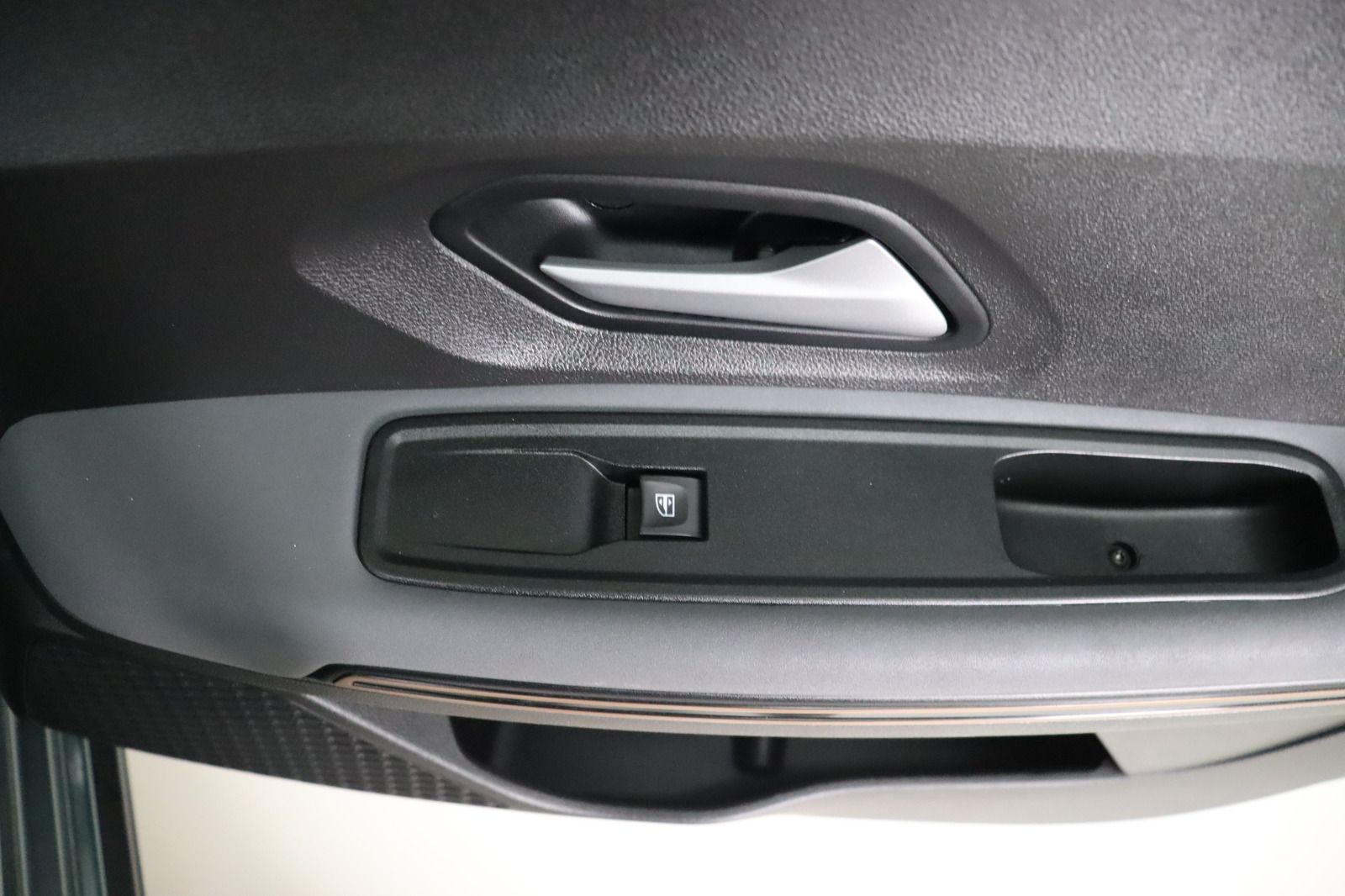 Fahrzeugabbildung Ford Grand C-Max 1.0 Cool & Connect * Navi * SHZ HU/A