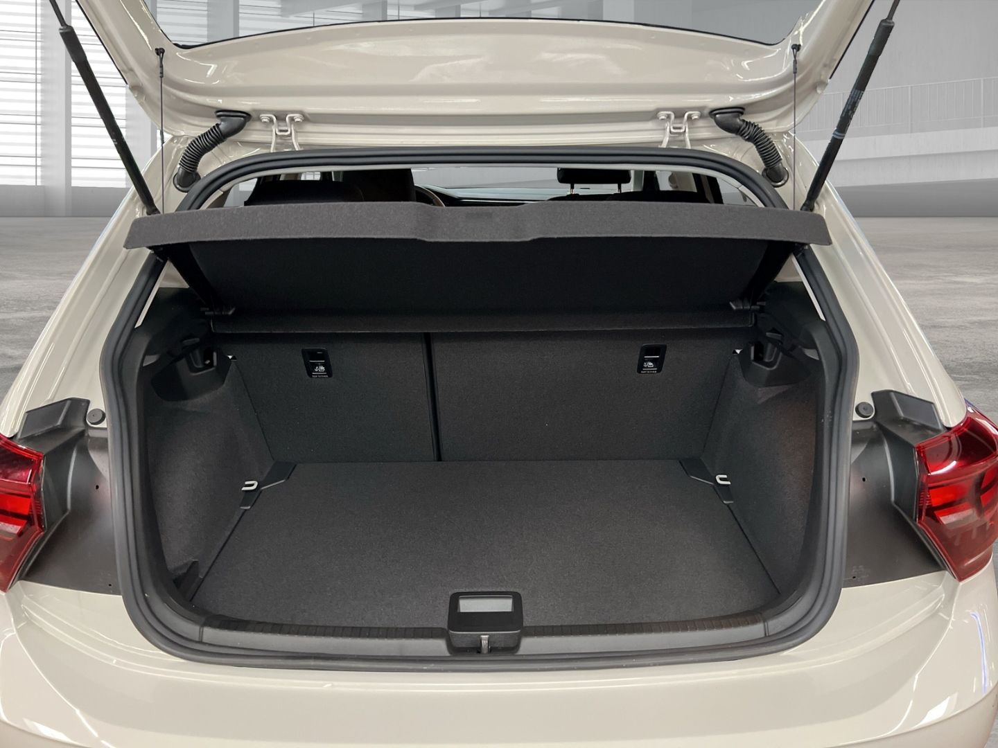 Fahrzeugabbildung Volkswagen Polo Life 1.0 TSI Digitales Cockpit LED DAB SHZ