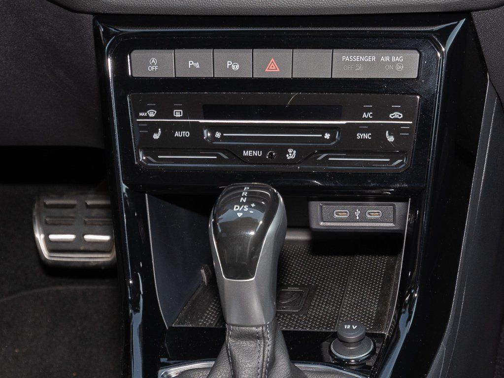 Volkswagen T-Cross 1.0 TSI Life ALLW KLIMA SHZ RFK LED BC foto 5