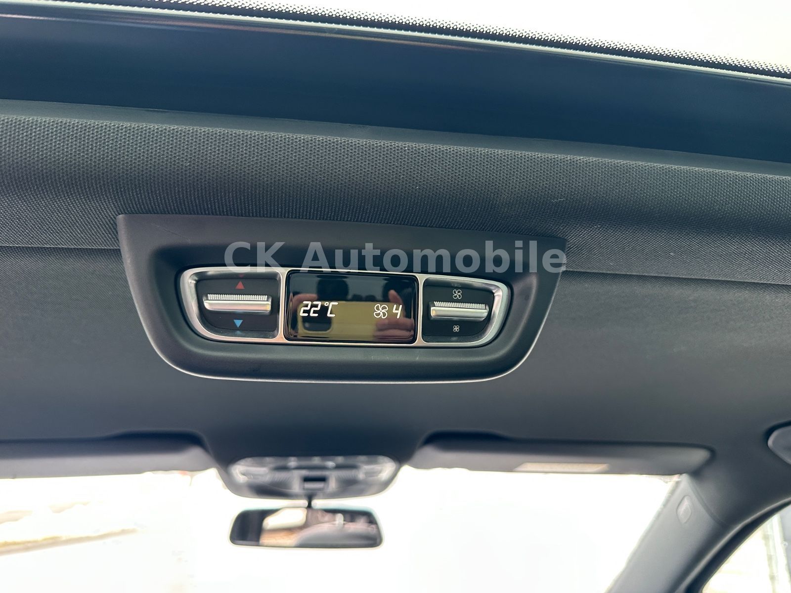 Fahrzeugabbildung Mercedes-Benz V 300 Avantgarde Edition AMG-LIne 4Matic Lang