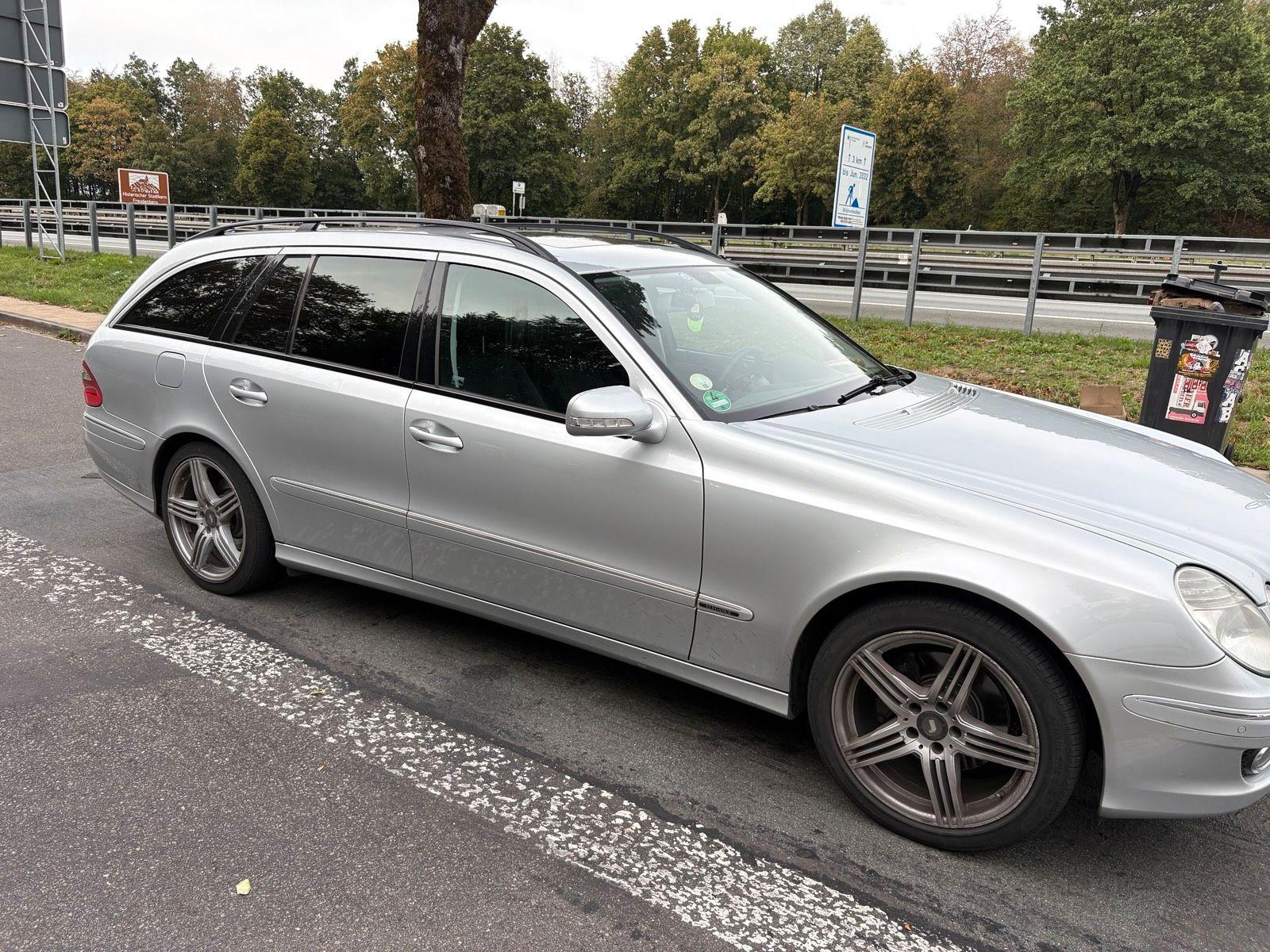 Mercedes-Benz E320 2006 — rear view