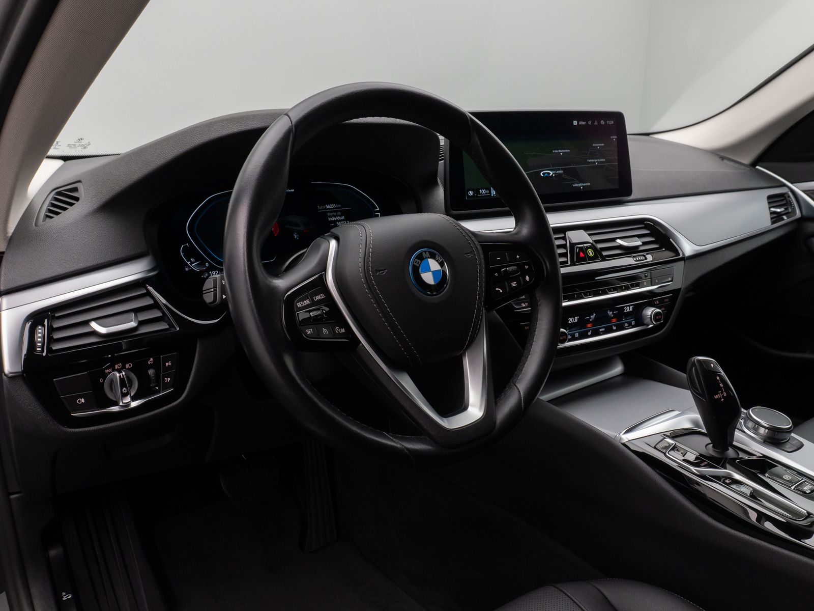 Fahrzeugabbildung BMW 530e Kamera DAB CockPitPro Sitzhzg Alarm LED