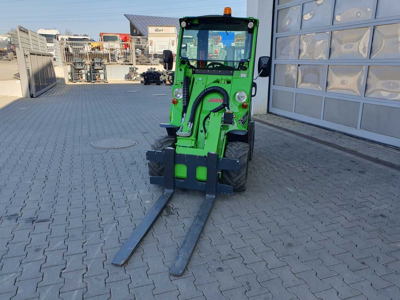Fahrzeugabbildung Avant Tecno 530 / nur 126h! /  Inkl. Anbaugeräte! / 2018
