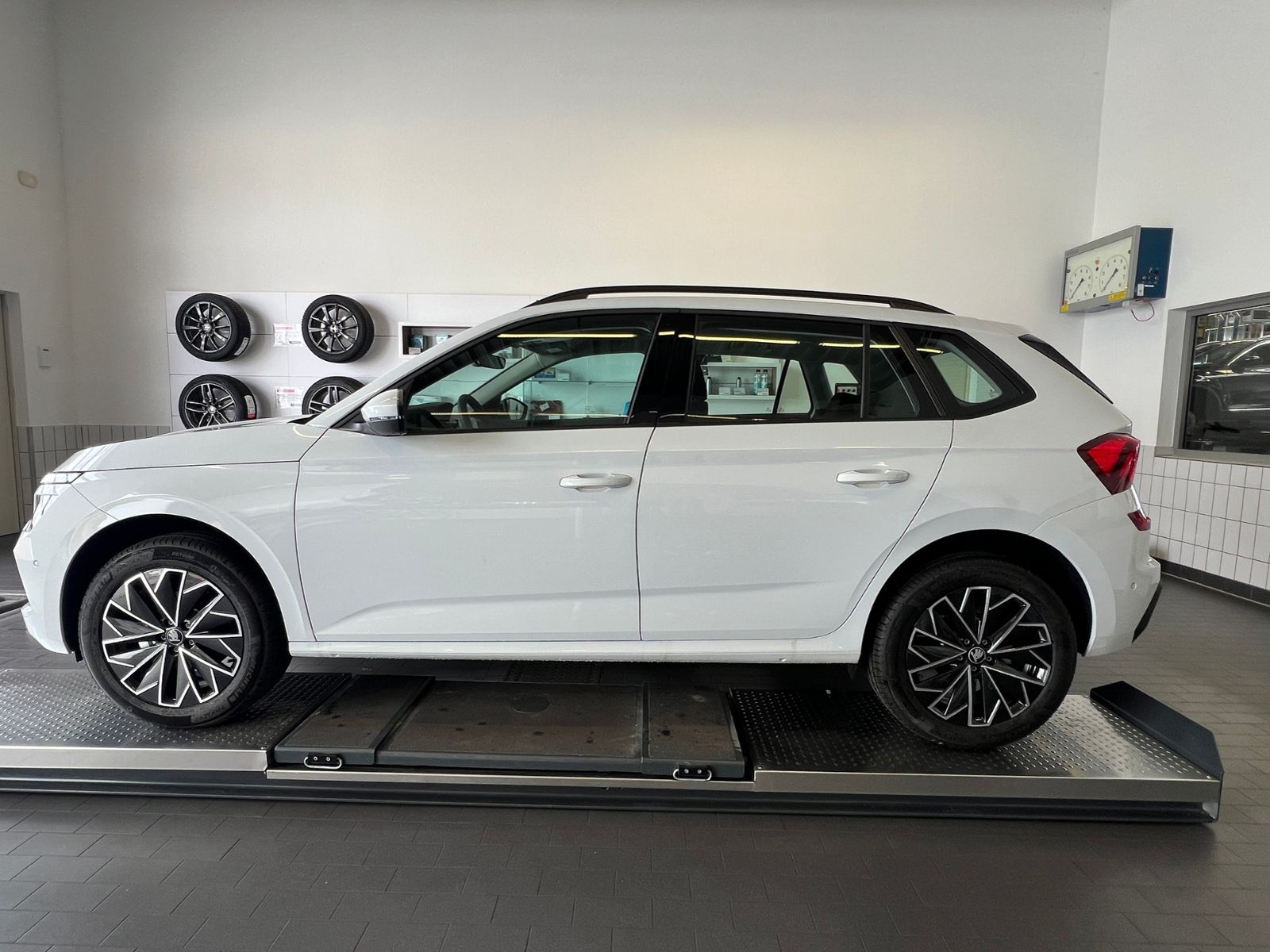 Fahrzeugabbildung SKODA Kamiq Tour 1.5 TSI DSG *Matrix-LED, Frontscheibe