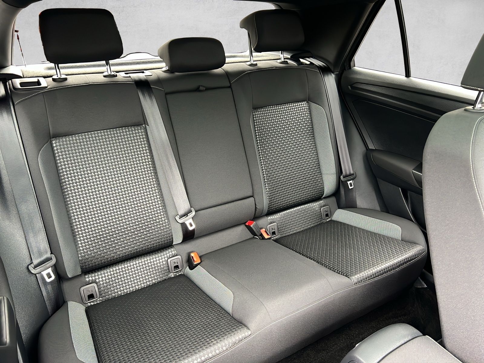 T-Roc Active 1.5 TSI DSG AHK*Navi*Pano*Standhzg.