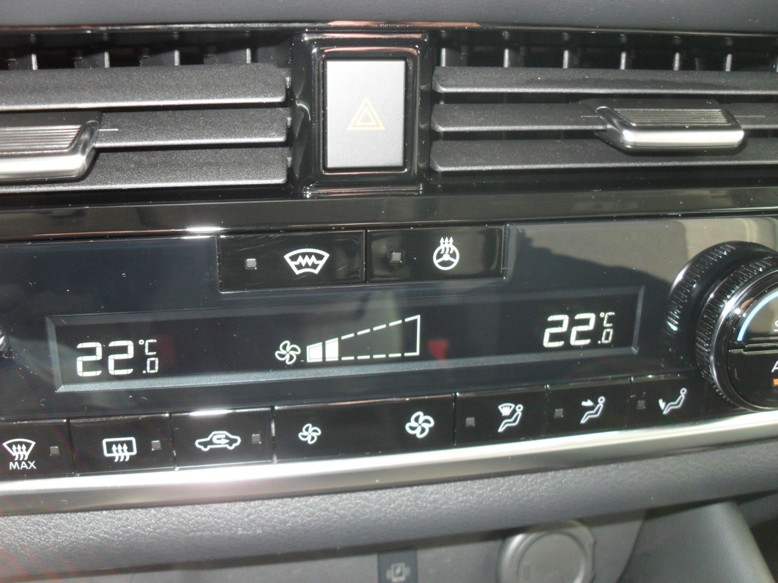 Fahrzeugabbildung Nissan Qashqai 1,3 N-Connecta | WP | ACC | HeadUp