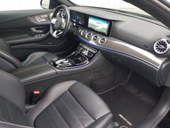 Fahrzeugabbildung Mercedes-Benz E 400d Coupe 4Matic AMG-Line Navi LED RFK ACC