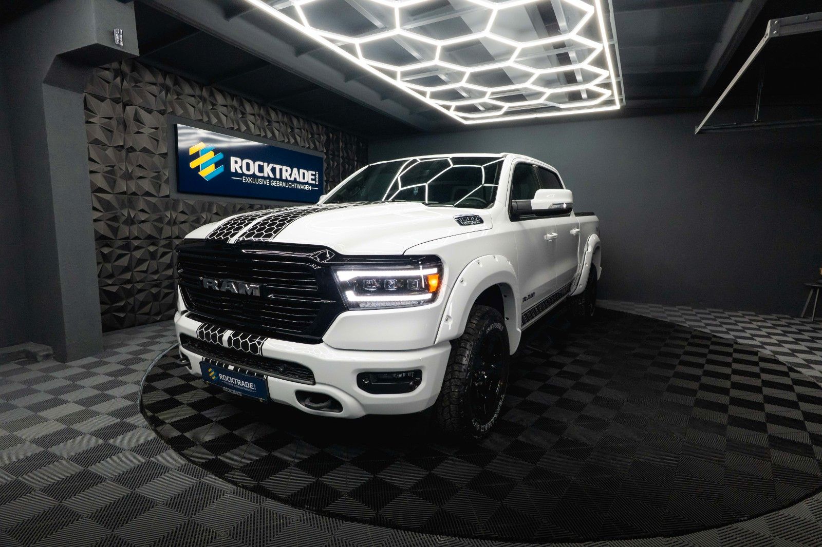 Fahrzeugabbildung Dodge RAM 5.7 V8 HEMI 4x4 OFFROAD Night AXLE LOCK 19%