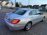 Mercedes-Benz E 200 E Limousine E 200*TÜV NEU*1 HAND*TOP AUTO* - silberne Mercedes-Benz E 200