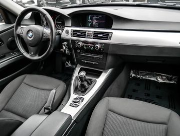 Fahrzeugabbildung BMW 320d XENON NAVI STANDHEIZUNG KOMFORTZUGANG