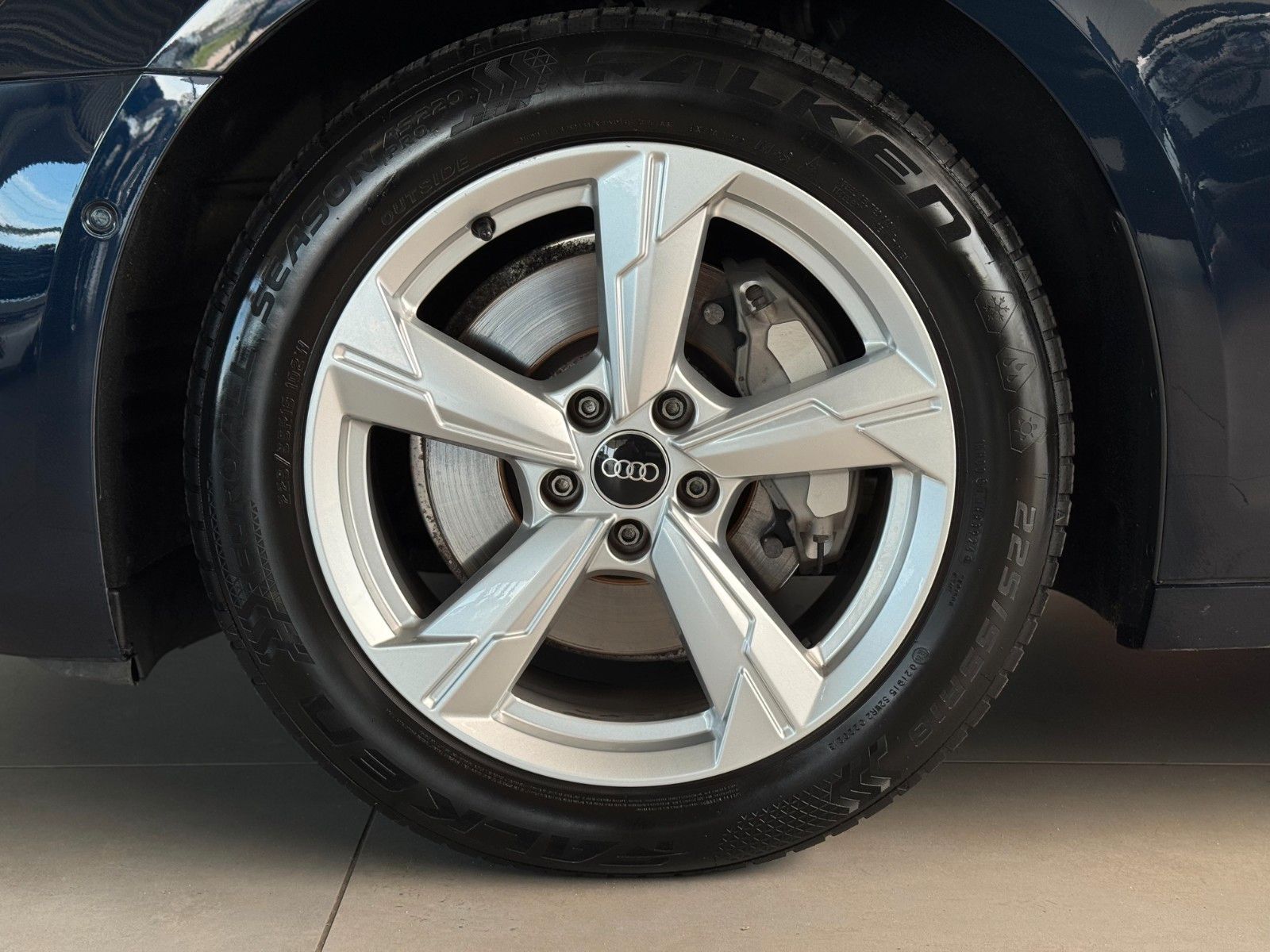 Fahrzeugabbildung Audi A6 Avant 45 TFSI design Business+Assistenz-Paket