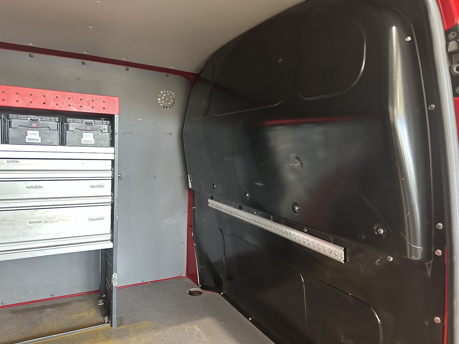 Fahrzeugabbildung Volkswagen T6.1 Transporter 2.0 TDI Kasten lang/Klima//Würt