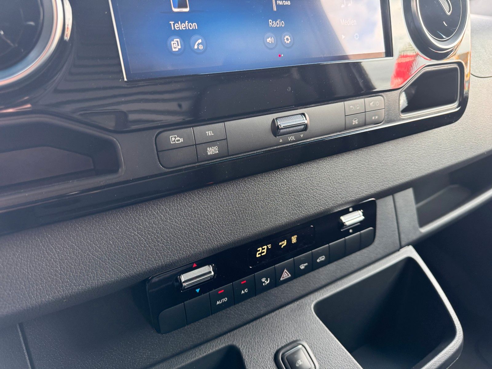 Fahrzeugabbildung Mercedes-Benz Sprinter 419 CDI 4x4 3665 Klimaautom Kamera