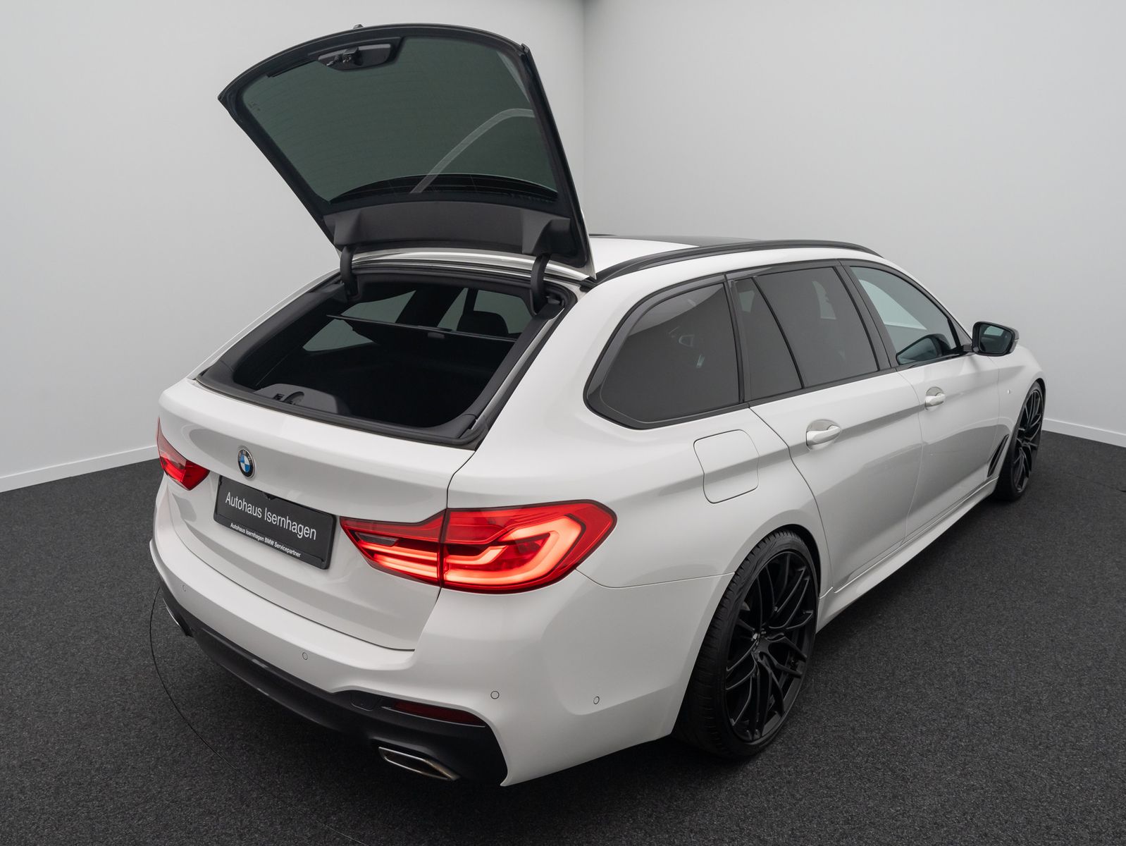 Fahrzeugabbildung BMW 520d M Sport HUD HiFi Panorama 20" Motorschaden!