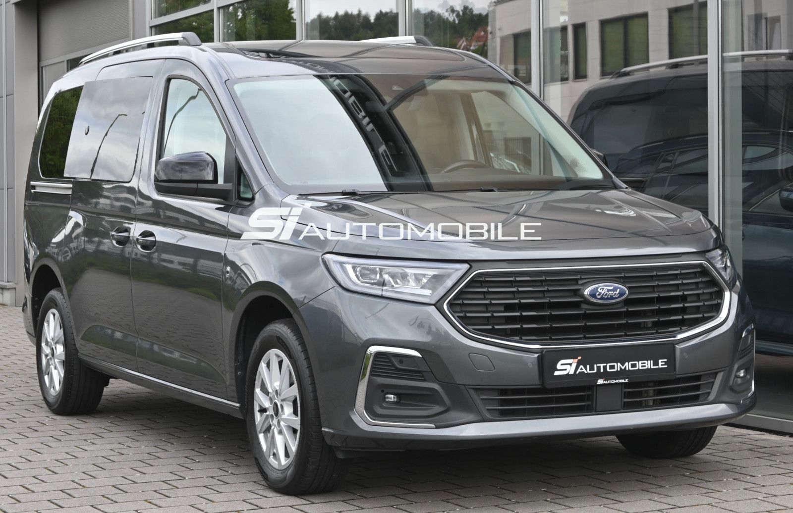 Fahrzeugabbildung Ford Grand Tourneo 2.0 d Titanium Aut °PANO°KAM°8FACH